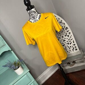 Nike Dri-Fit The Nike Tee Short Sleeve Size Small Yellow Pittsburg Steelers